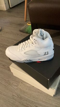 Brand new retro 5 9.5 100% authentic never been used