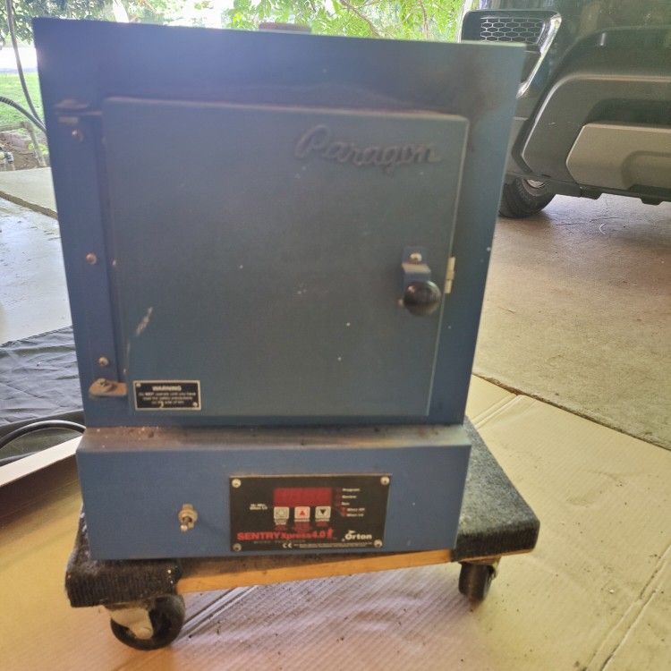 Paragon Kiln - SC3 digital kiln - $1,700 New - Programmable 2000° F Max
