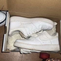 Air Force 1 - 8.5 Woman’s / 7 Men’s 