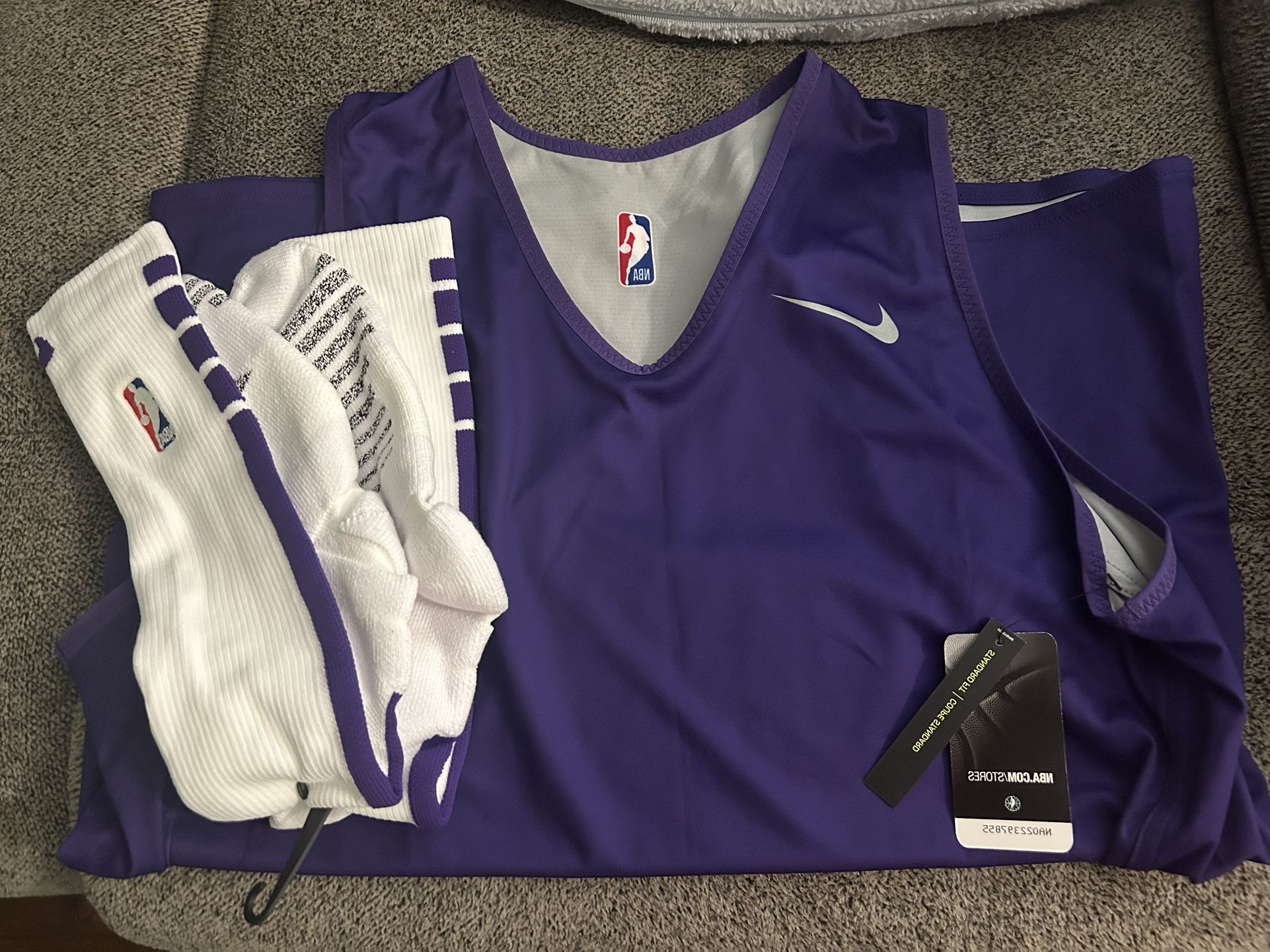Large Purple NBA NIKE jersey & SOCKS