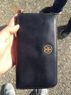 Tory burch wallet