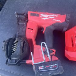 Milwaukee Roofing Gun 