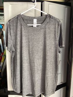 NEW  25 women’s gray tshirts size XL