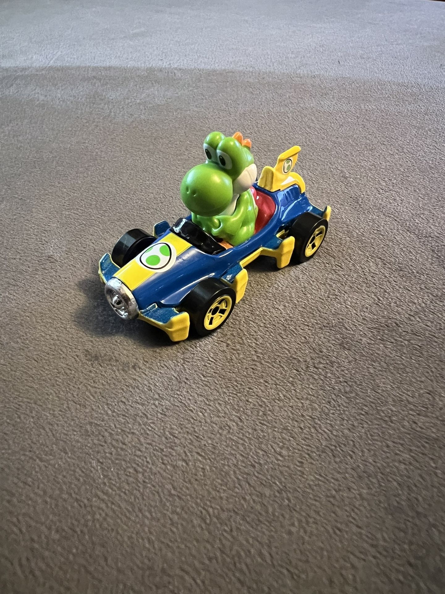 2018 HOT WHEELS NINTENDO YOSHI super mario MACH 8 MARIO KART CAR loose GBG27