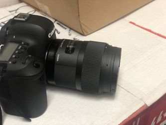 Selling Canon 6d mark ii AND sigma 35mm 1.4 lense