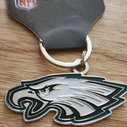 PHILADELPHIA EAGLES HIGH QUALITY METAL KEY CHAIN 2 3/4 BY 2 INCHES