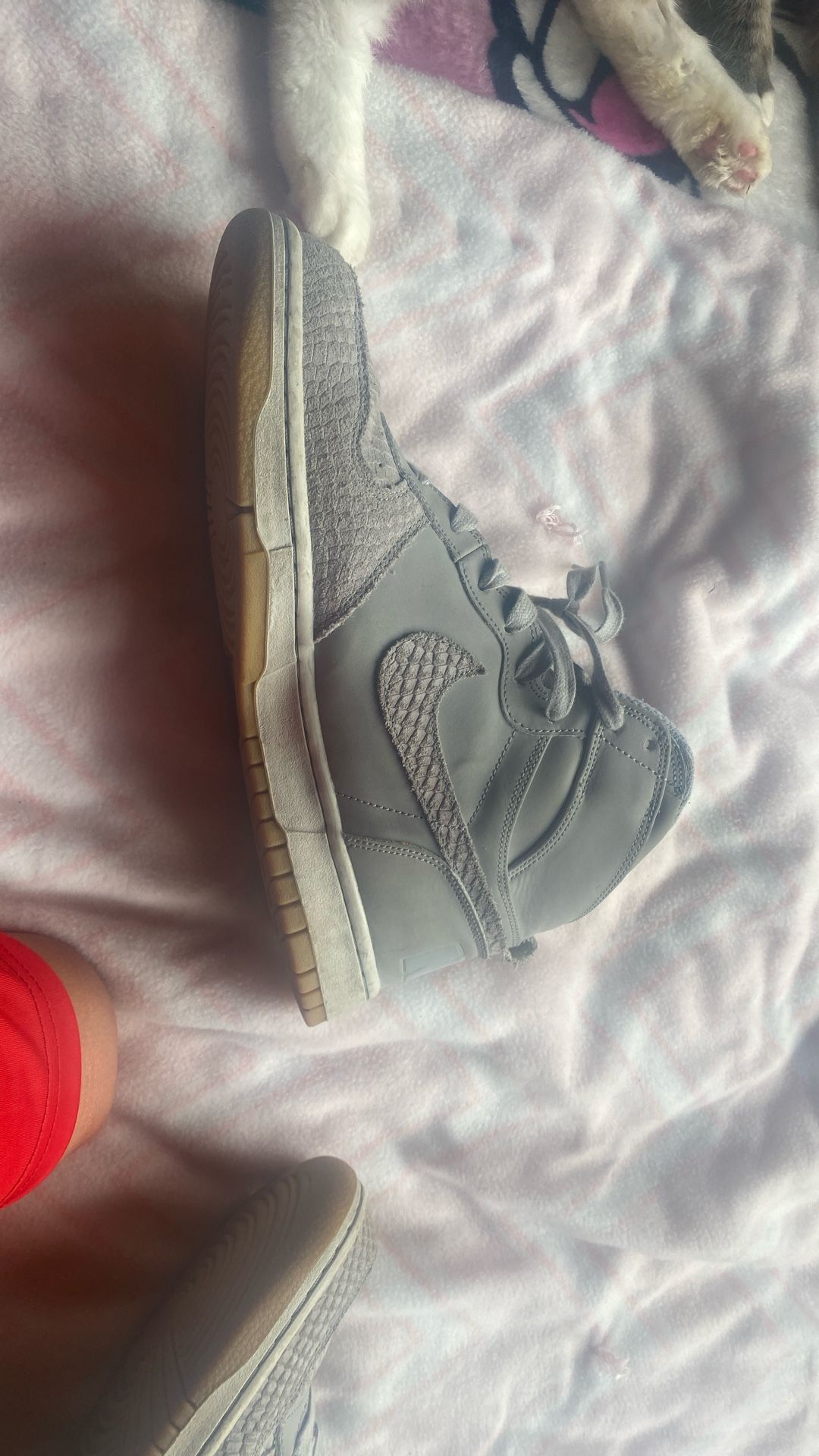 Men’s Nike Sneakers Size 8 Gray And White