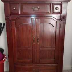 Armoire, Fully Functional (MUST PICK UP)