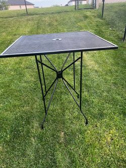 Black Metal Mesh Square Patio Table