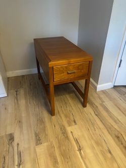 Room & Board Solid Wood 1-Drawer End Table / Nightstand
