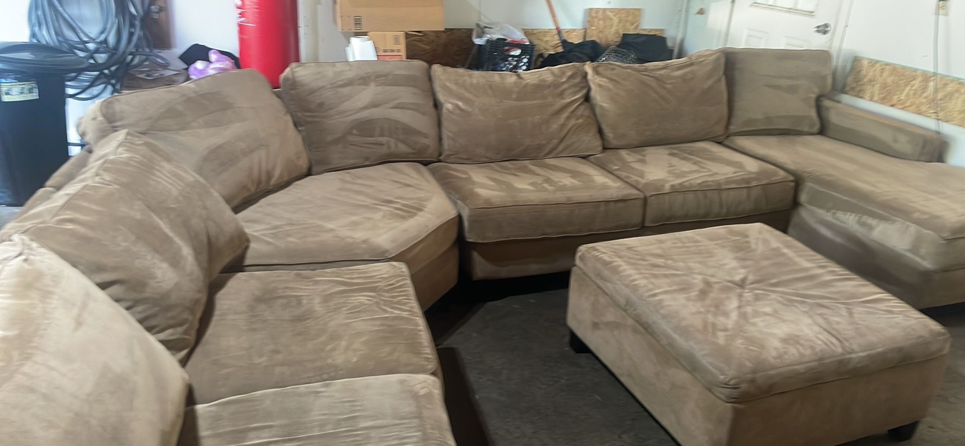 Free Delivery Of 4piece Sectional With Storage Ottoman