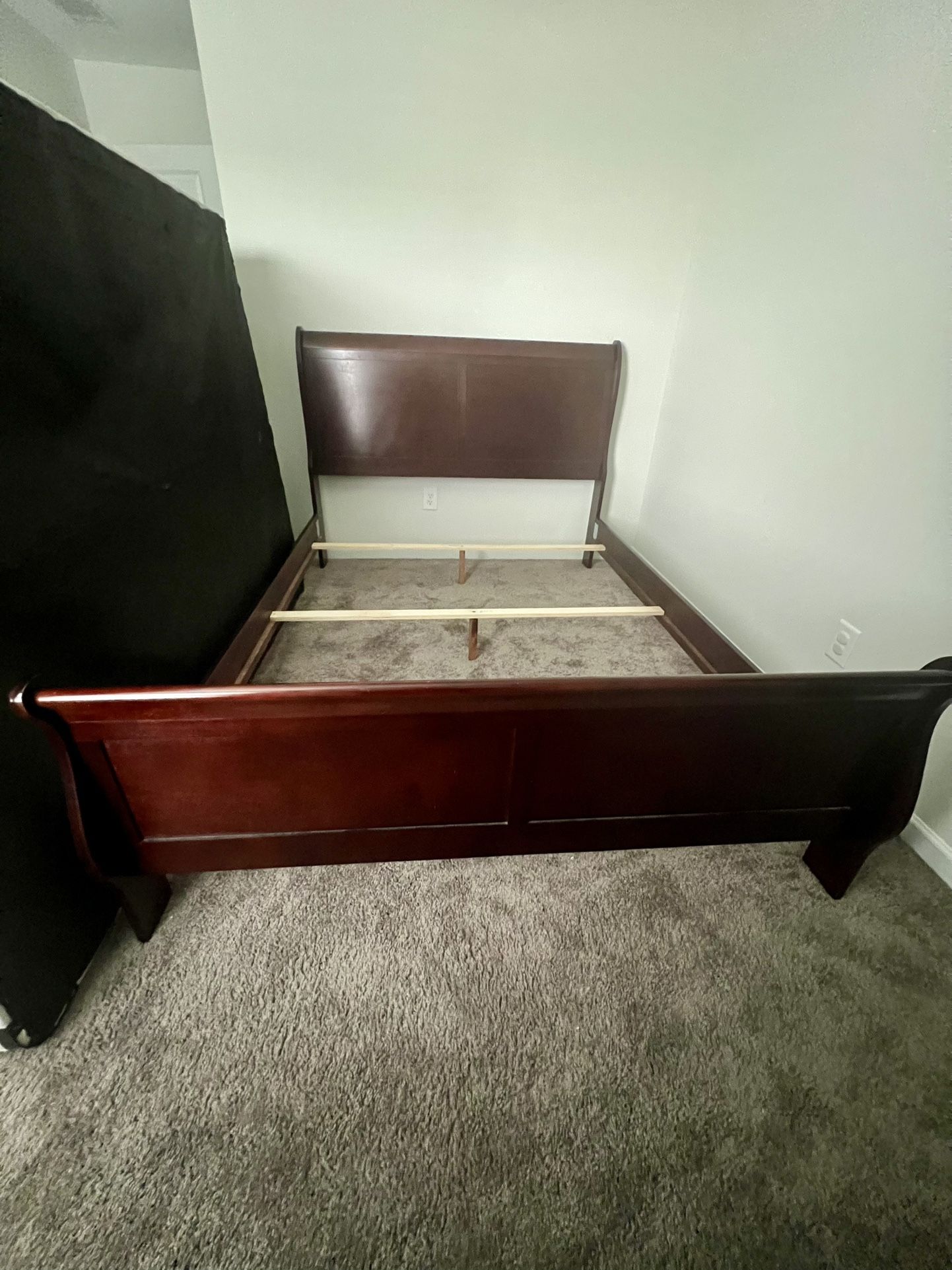 Cherry Queen Sleigh Bed w/box spring