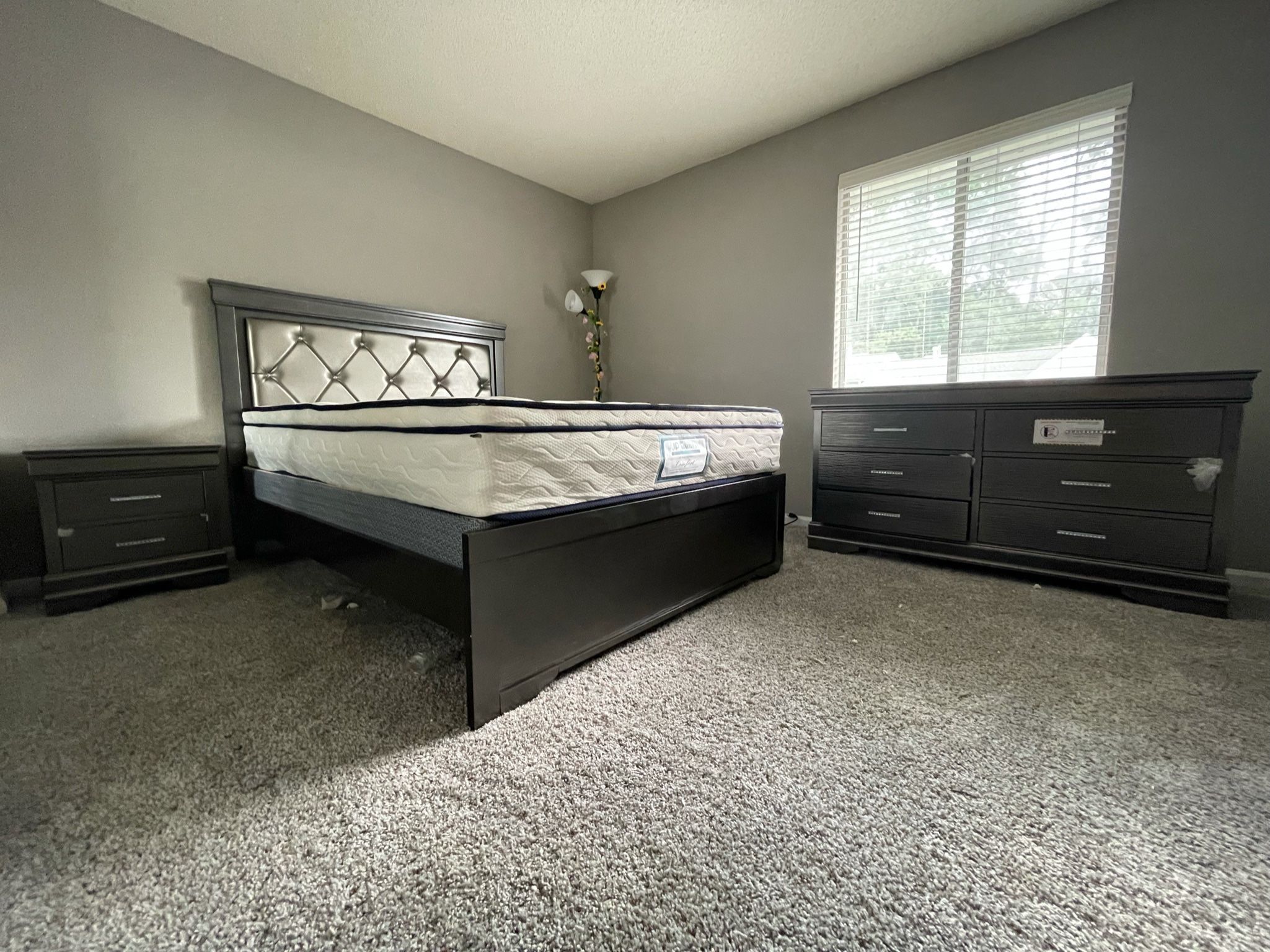 BRAND NEW BEAUTIFUL SILVER BEDROOM SET!!! DELIVERY IS FREE!! KING SIZE