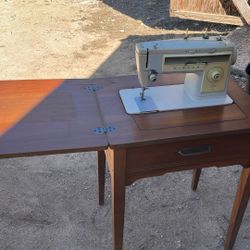 Sewing Machine  Singer Needs Paddle