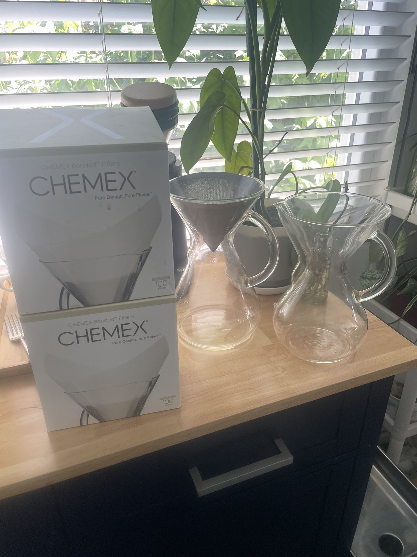 2 Chemex Glass Beakers, Paper Filters And Coava Cone