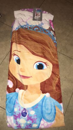 Disney store towel NEW