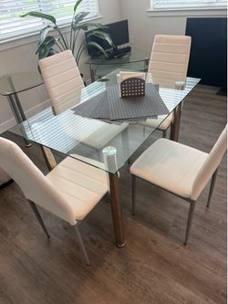 Table / Glass Top with 4 chair