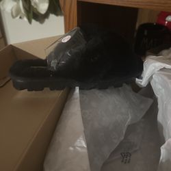 Women Size 5 Ugg Slippers New I'm The Box