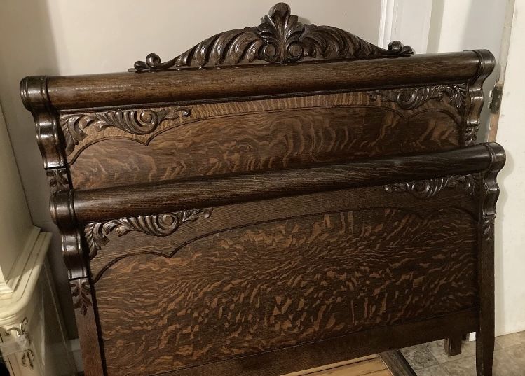 Magnificent Ornate Antique Carved Oak Details Queen Bed
