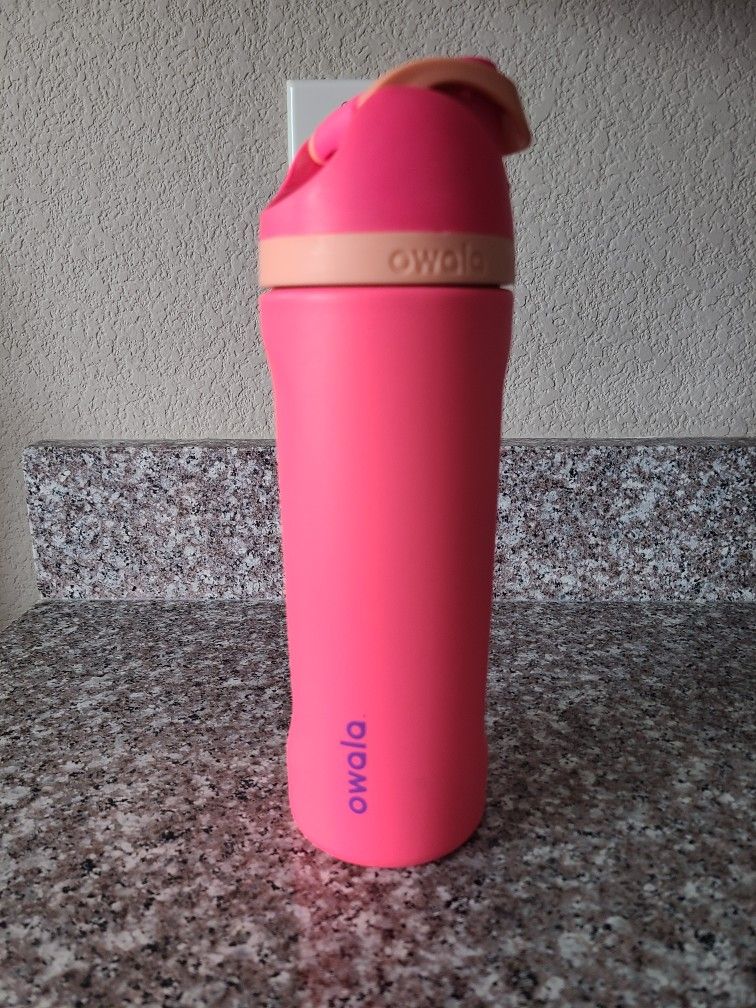 Owala Magenta and Purple 19oz Water Bottle with Straw Brand New Rare Color