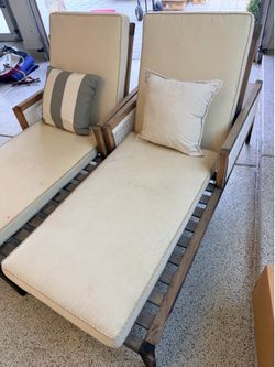 Front gate outdoor wood pool loungers