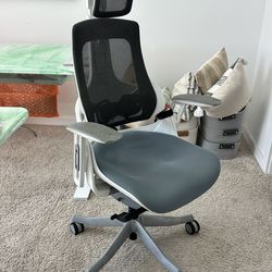 UPLIFT Desk Pursuit Ergonomic Office Chair – Headrest Included