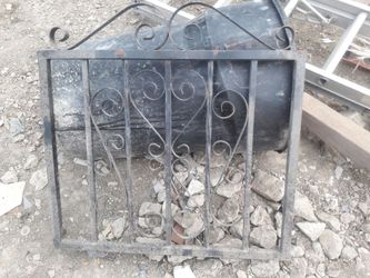 Small window gate
