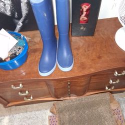 Rain Boots Size 8