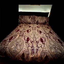 with two matching pillow shams King size comforter with two matching pillow shams