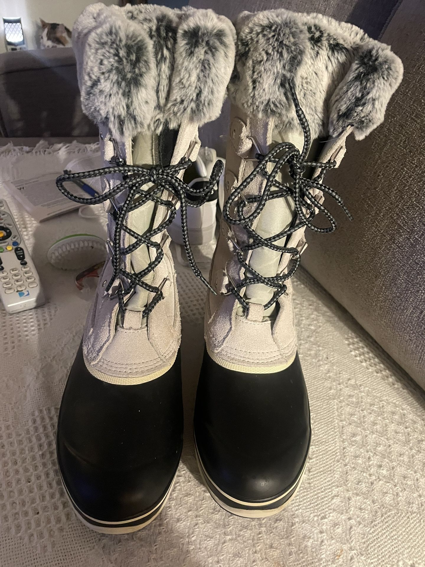 KHOMBU women’s Snow boots gray size 7, medium