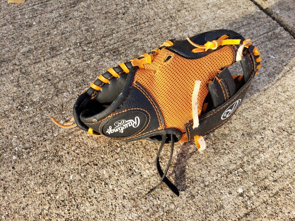 Rawlings child glove. Lefty