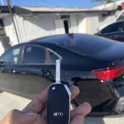Llaves De Carros /Car Keys N Remote 