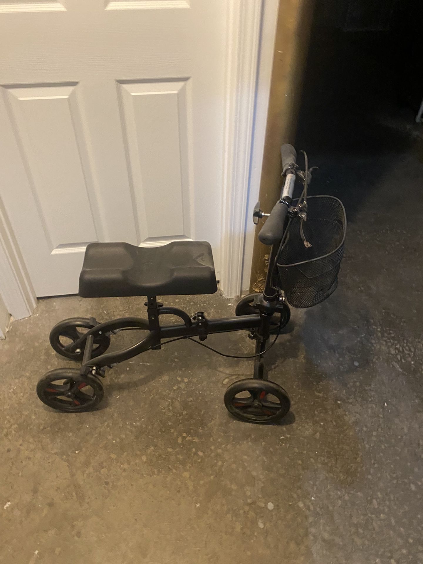 Knee Scooter With Basket And Brakes 