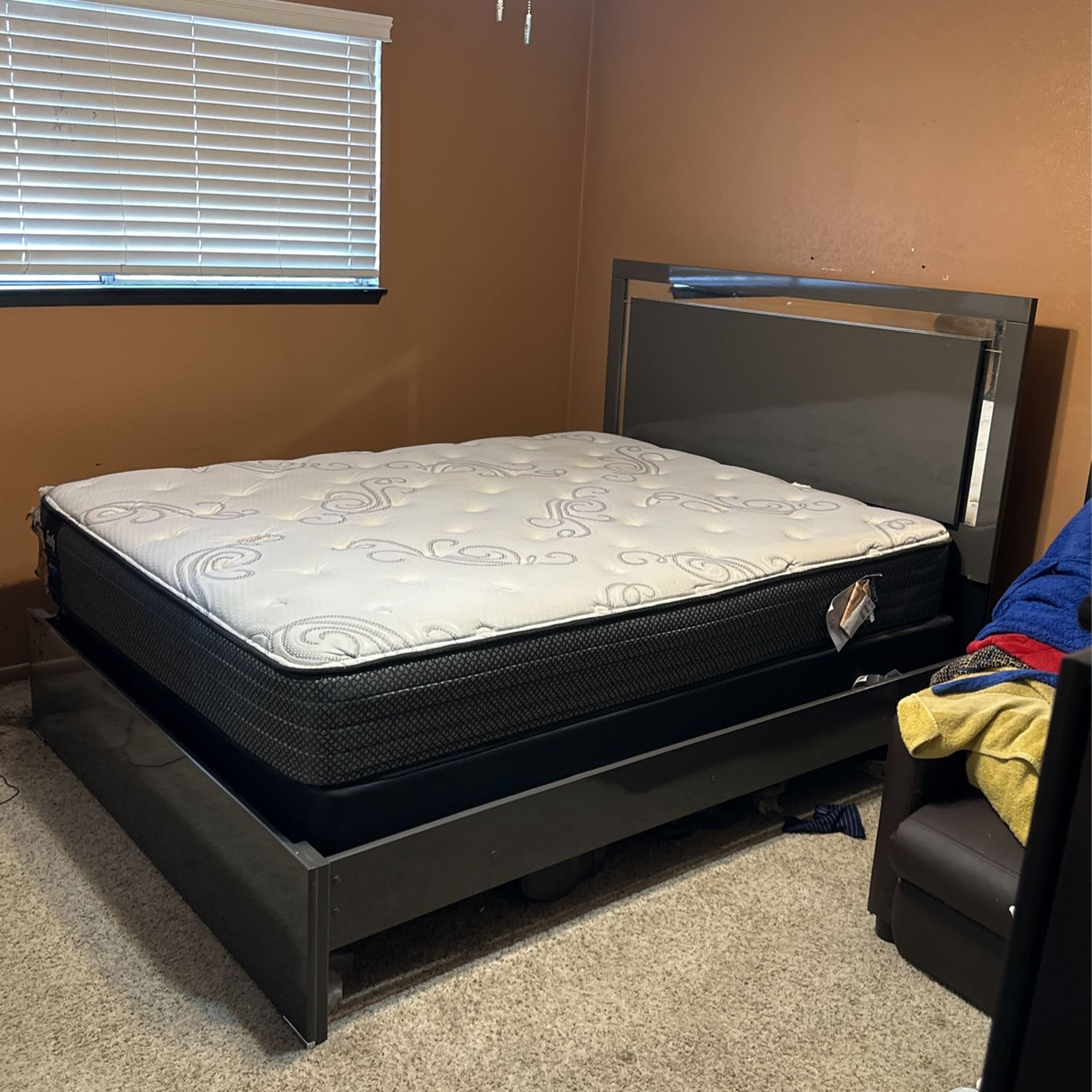 Entire Bedroom Set with New Queen Matress for Sale in Modesto, CA OfferUp