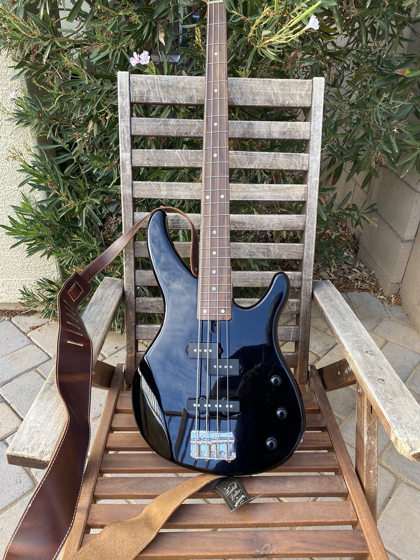 Yamaha TRBX174 Bass Guitar Bundle – Excellent!