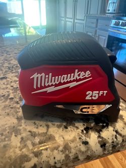 Milwaukee 25 ft tape measure