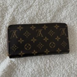 Louis Vuitton Zippy Wallet