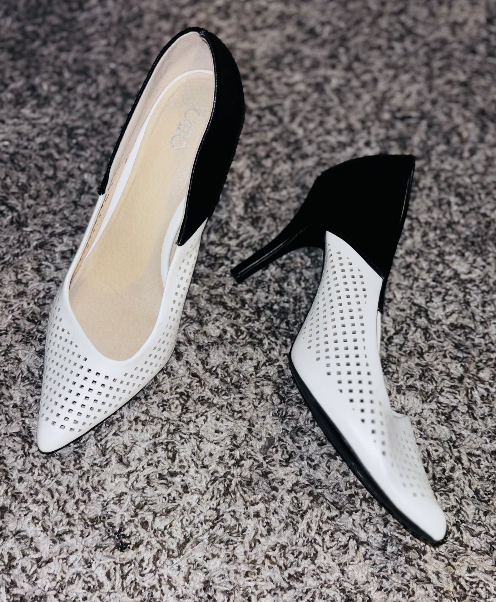 Chic Cato Black & White Heels – Size 9.