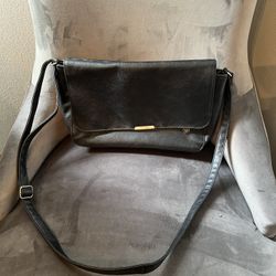 Thirty-One Like Leather Cross Body