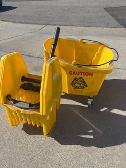 Rubbermaid Commercial Mop Bucket with Wringer – Yellow Rubbermaid