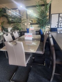 Brand New Dining Table with 6 Chairs