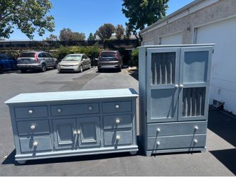 Dresser and cabinet set