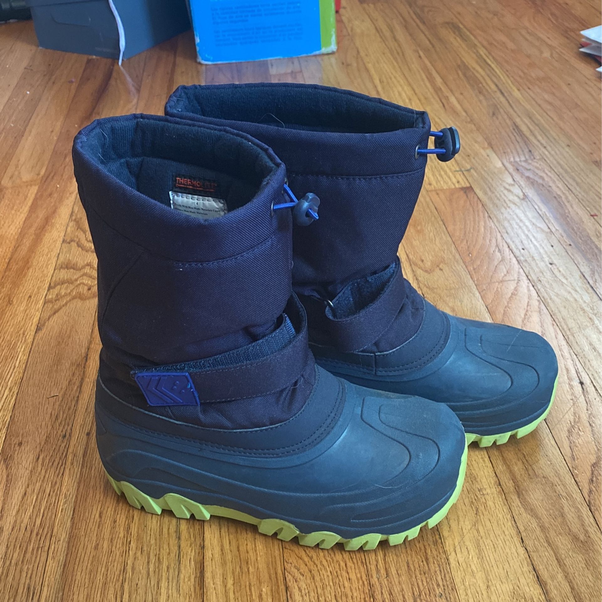 Boys Snow Boots - Size 4