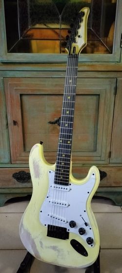 New custom relic stratocaster electric guitar with new gig bag