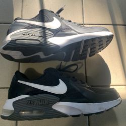 WOMEN'S NIKE AIR MAX EXCEE Size 11