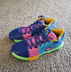 Nike LeBron Witness 8