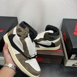 Aj1 High Nike Air Jordan 1 high Travis Scott  Dark Mocha size 7,7.5,8,8.5,9,9.5,10,10.5,11,12