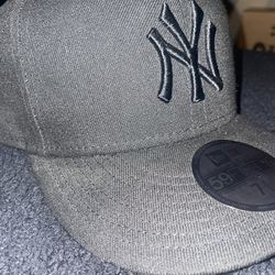 USED 59FIFTY 7 1/2 Black  New York Yankees Hat