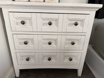 3 Drawer Nightstand