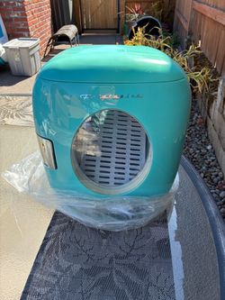 Frigidaire Retro Mini Portable Cooler